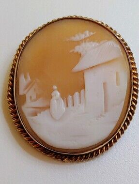 Vintage Carved Shell Cameo Brooch in Warm Beige and White